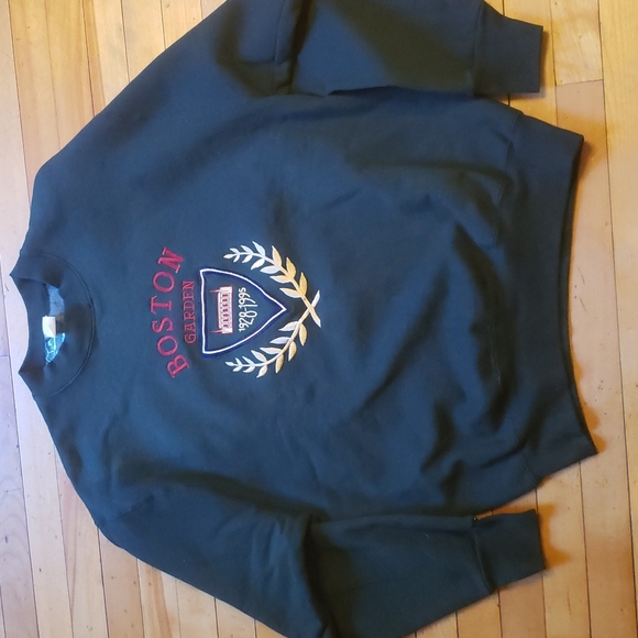 Vintage Boston Garden embroidered Sweatshirt from final year size is Medium - Picture 2 of 7
